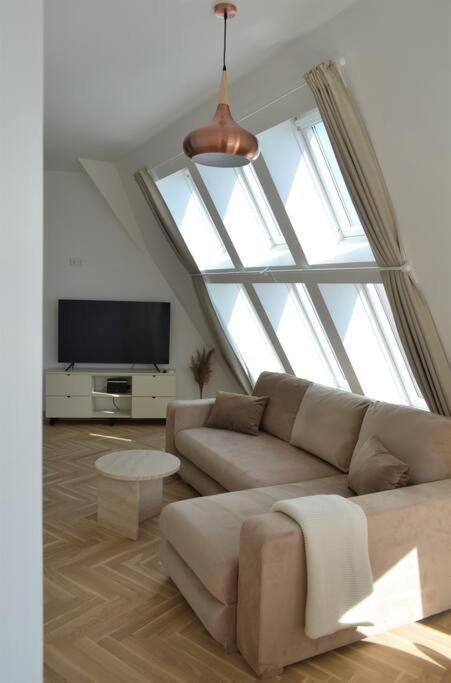 Luxury Apartment With A Balcony And View In Riga Old Town 외부 사진