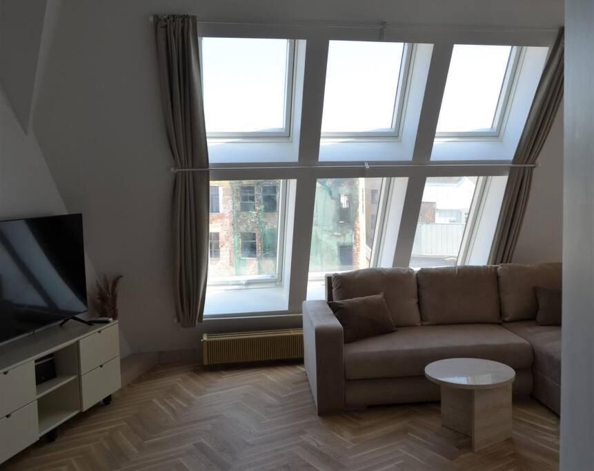 Luxury Apartment With A Balcony And View In Riga Old Town 외부 사진