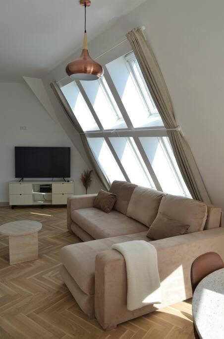 Luxury Apartment With A Balcony And View In Riga Old Town 외부 사진