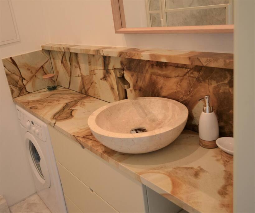 Luxury Apartment With A Balcony And View In Riga Old Town 외부 사진