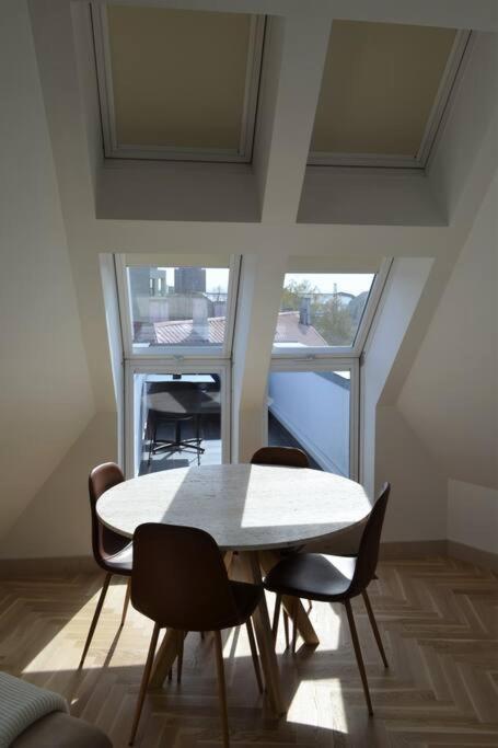 Luxury Apartment With A Balcony And View In Riga Old Town 외부 사진