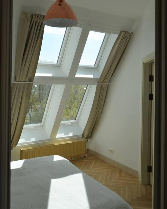 Luxury Apartment With A Balcony And View In Riga Old Town 외부 사진