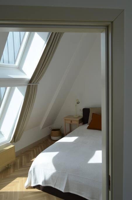 Luxury Apartment With A Balcony And View In Riga Old Town 외부 사진