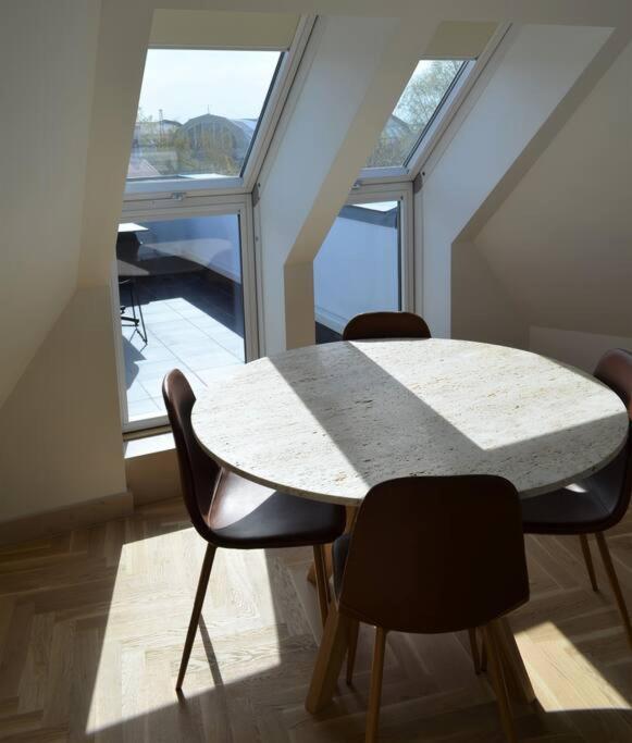 Luxury Apartment With A Balcony And View In Riga Old Town 외부 사진